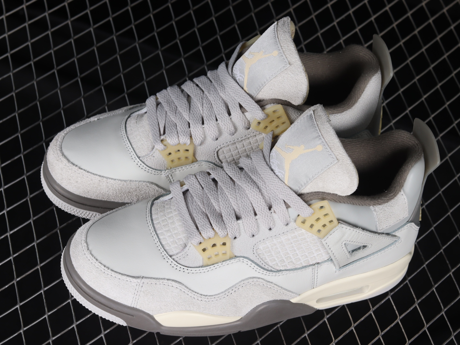 Jordan 4 Retro SE Craft Photon Dust DV3742-021