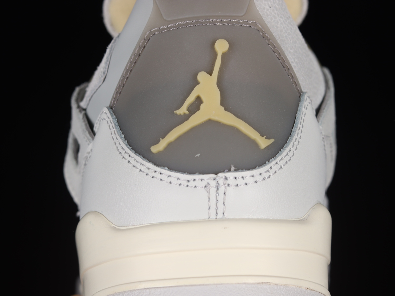 Jordan 4 Retro SE Craft Photon Dust DV3742-021