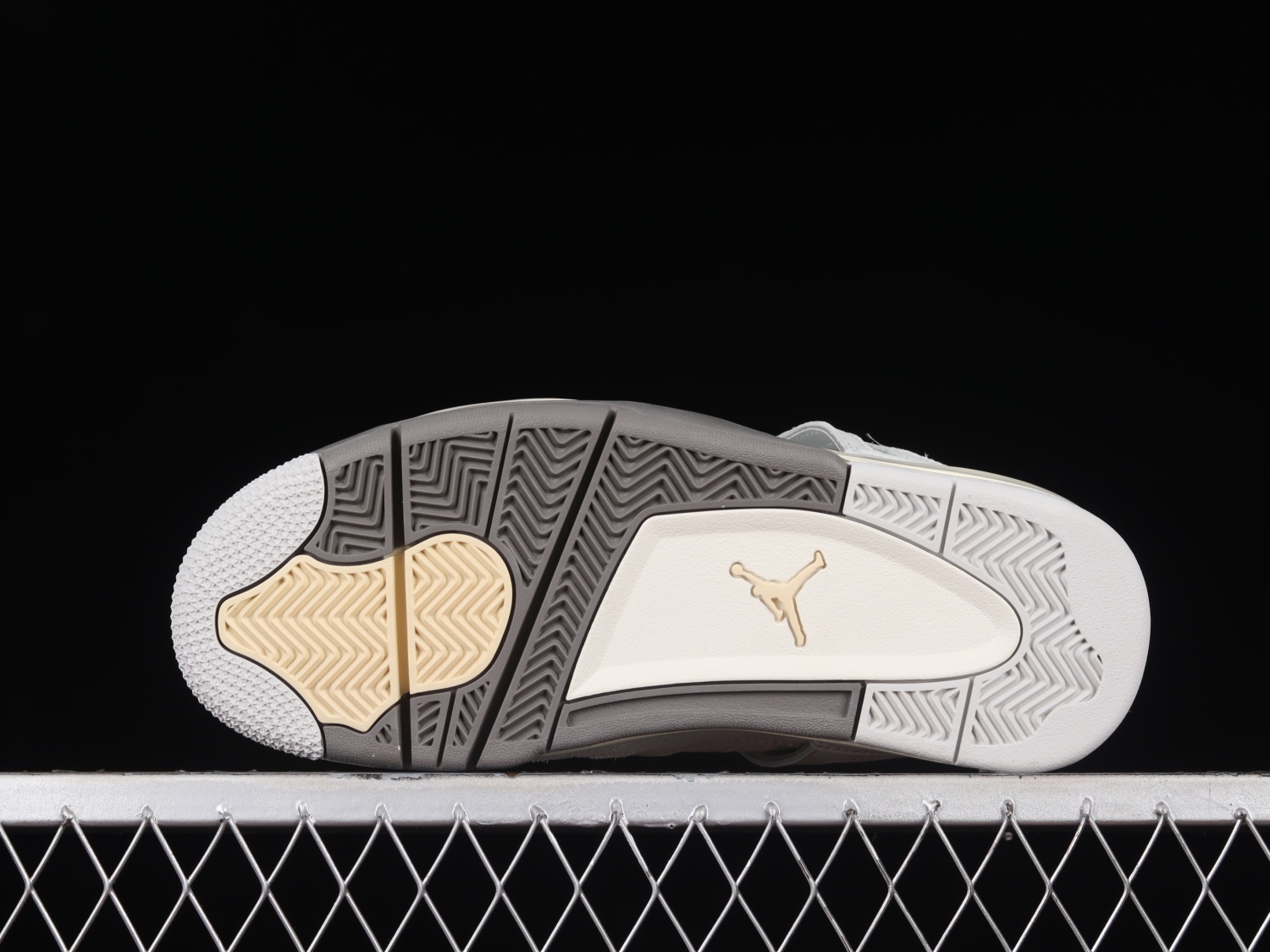 Jordan 4 Retro SE Craft Photon Dust DV3742-021