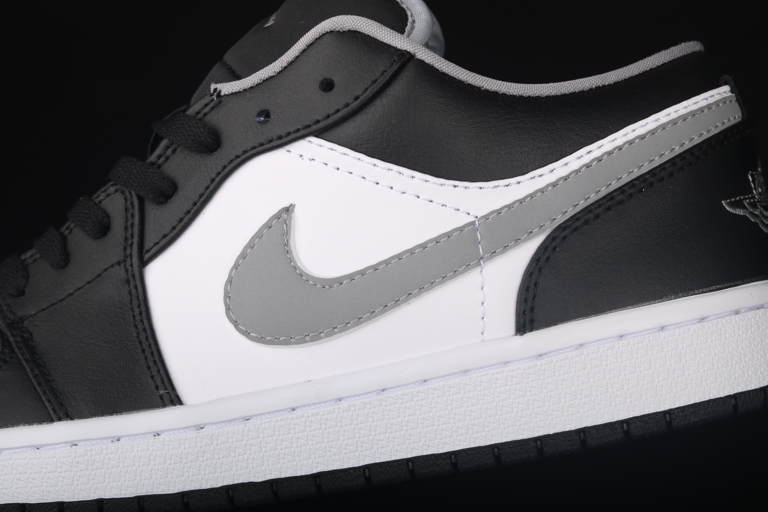 Jordan 1 Low Black White Grey 553558-040
