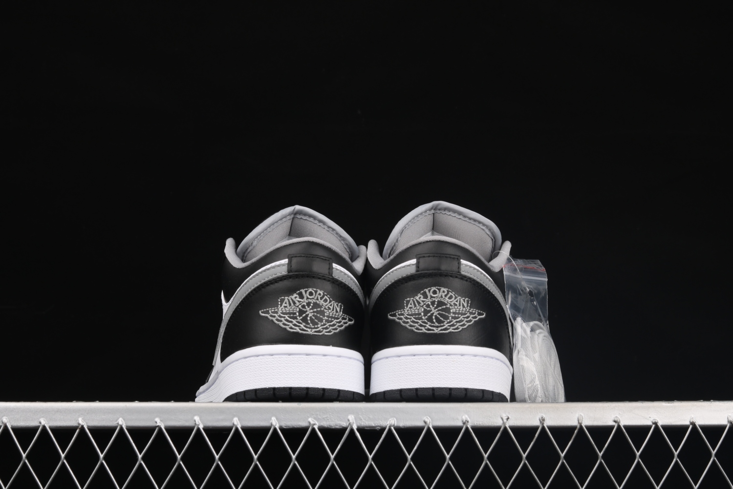 Jordan 1 Low Black White Grey 553558-040