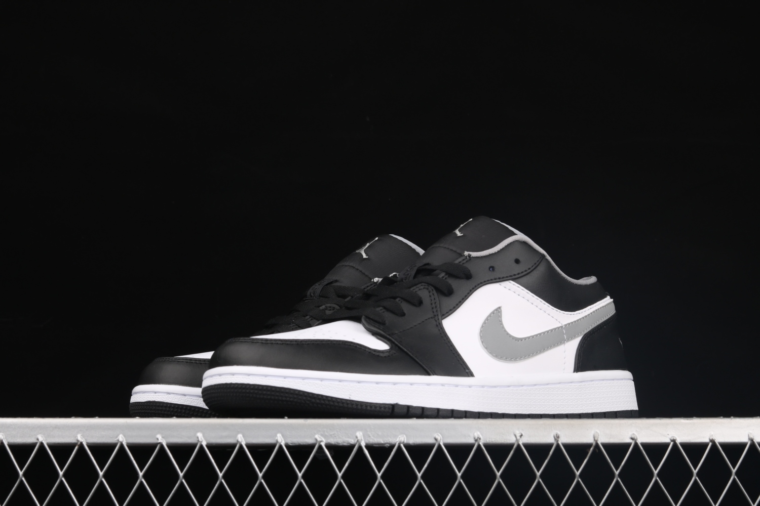 Jordan 1 Low Black White Grey 553558-040