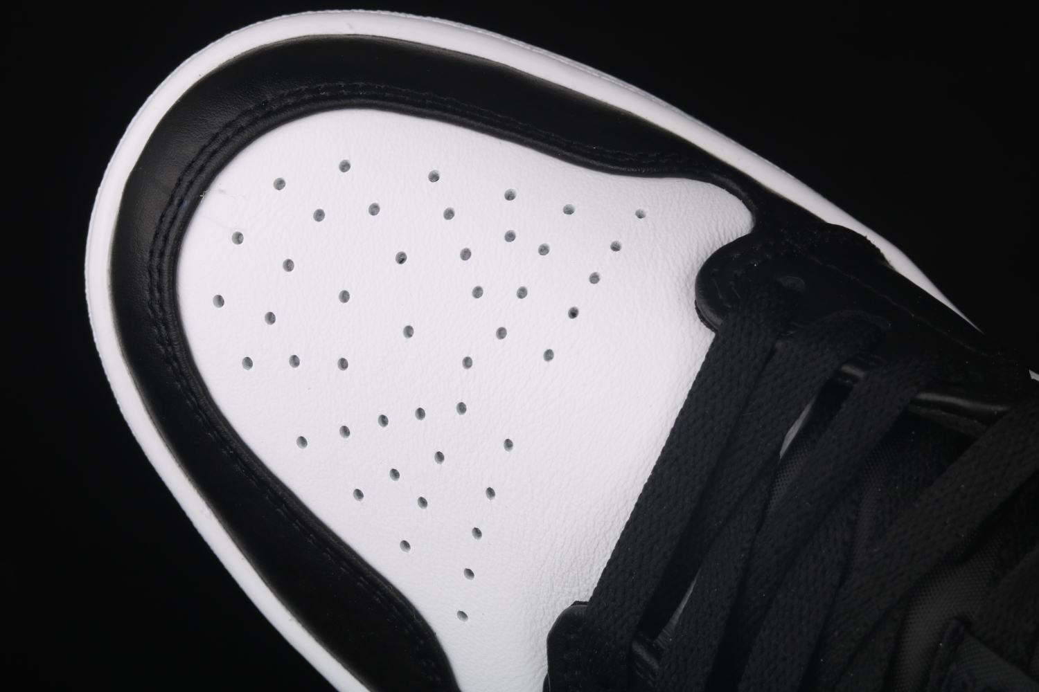 Jordan 1 Low Black White Grey 553558-040