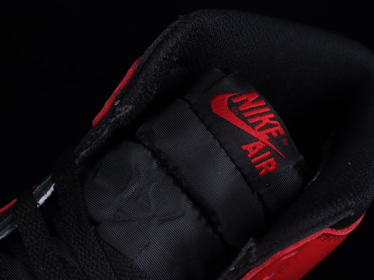Jordan 1 Retro Bred  Banned  (2016) 555088-001