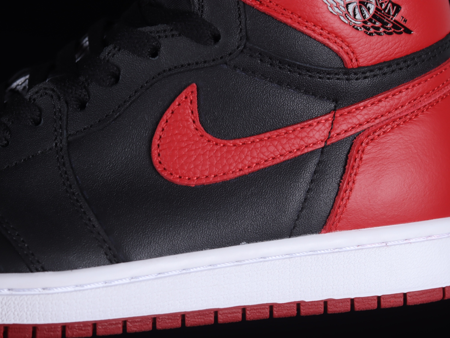Jordan 1 Retro Bred  Banned  (2016) 555088-001