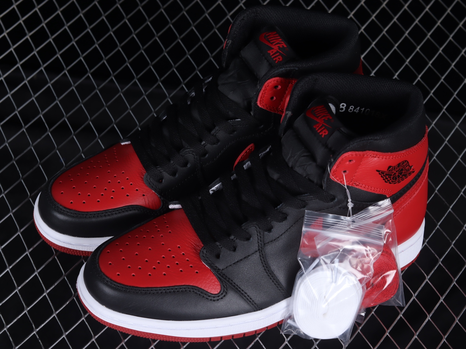 Jordan 1 Retro Bred  Banned  (2016) 555088-001