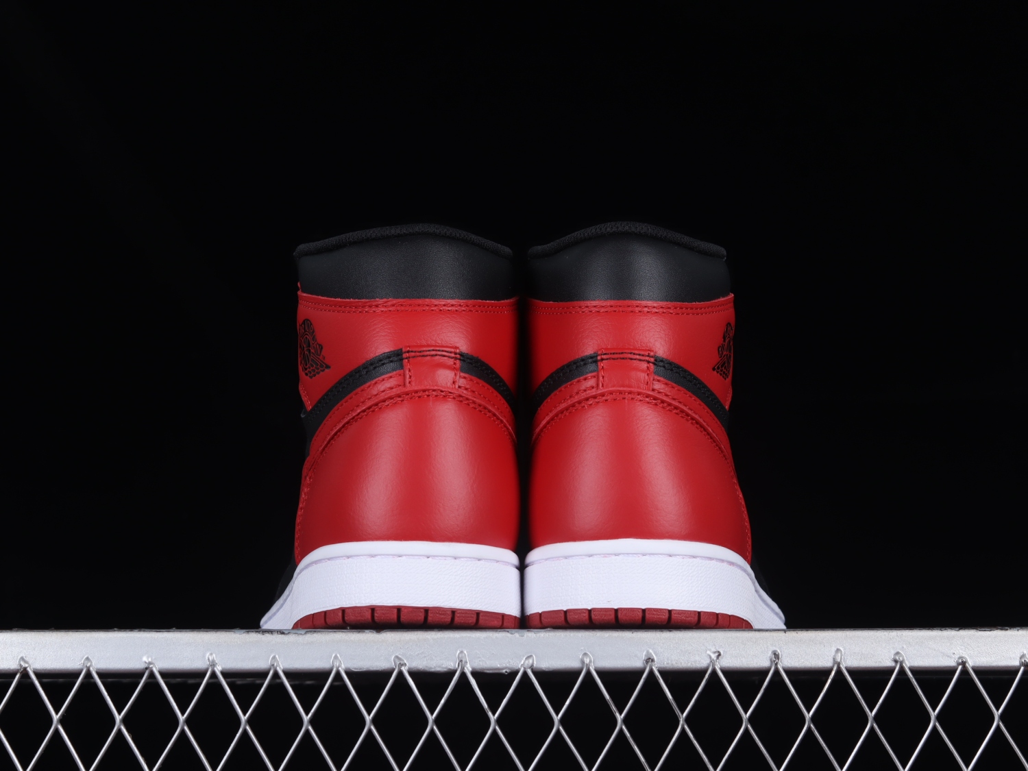 Jordan 1 Retro Bred  Banned  (2016) 555088-001
