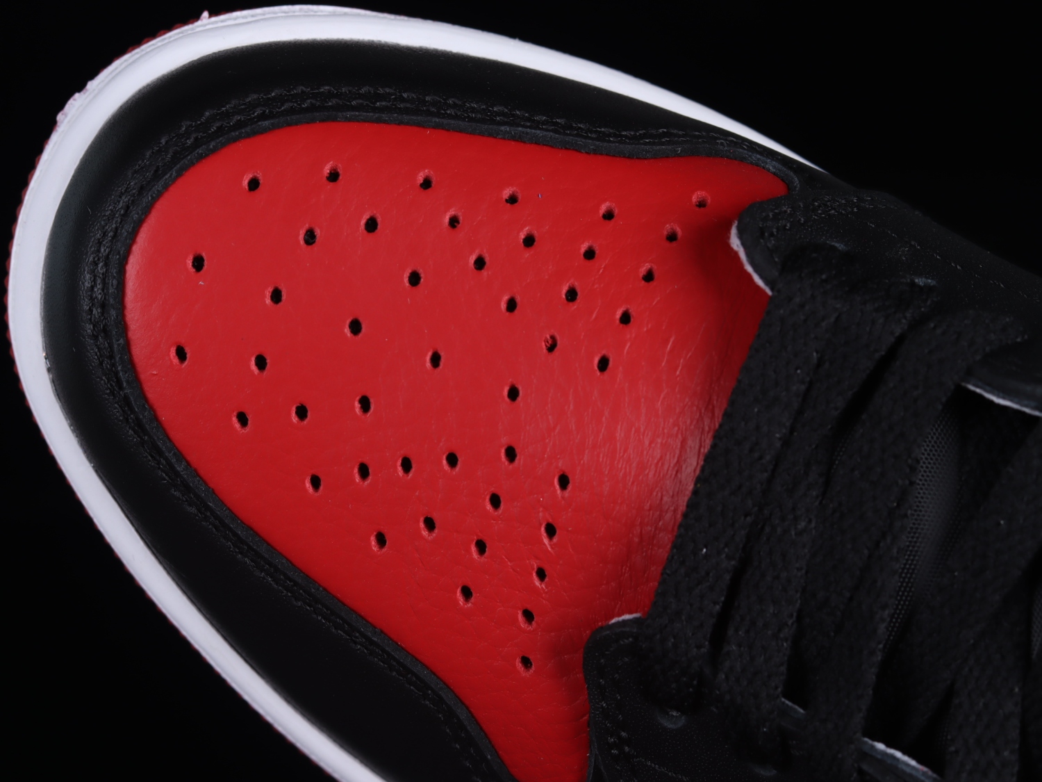 Jordan 1 Retro Bred  Banned  (2016) 555088-001