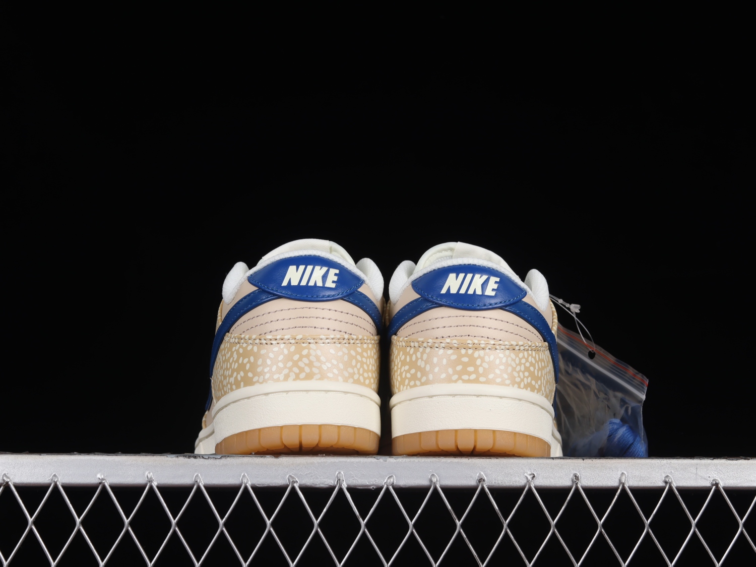 Nike Dunk Low Montreal Bagel Sesame DZ4853-200