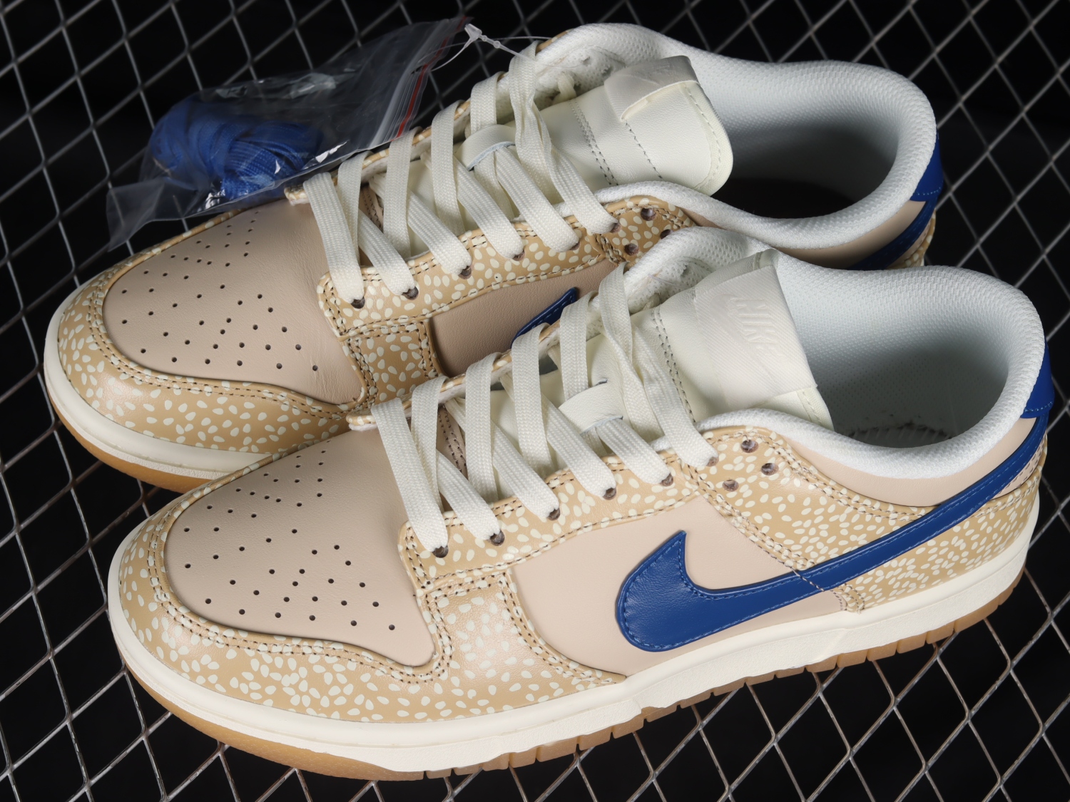 Nike Dunk Low Montreal Bagel Sesame DZ4853-200