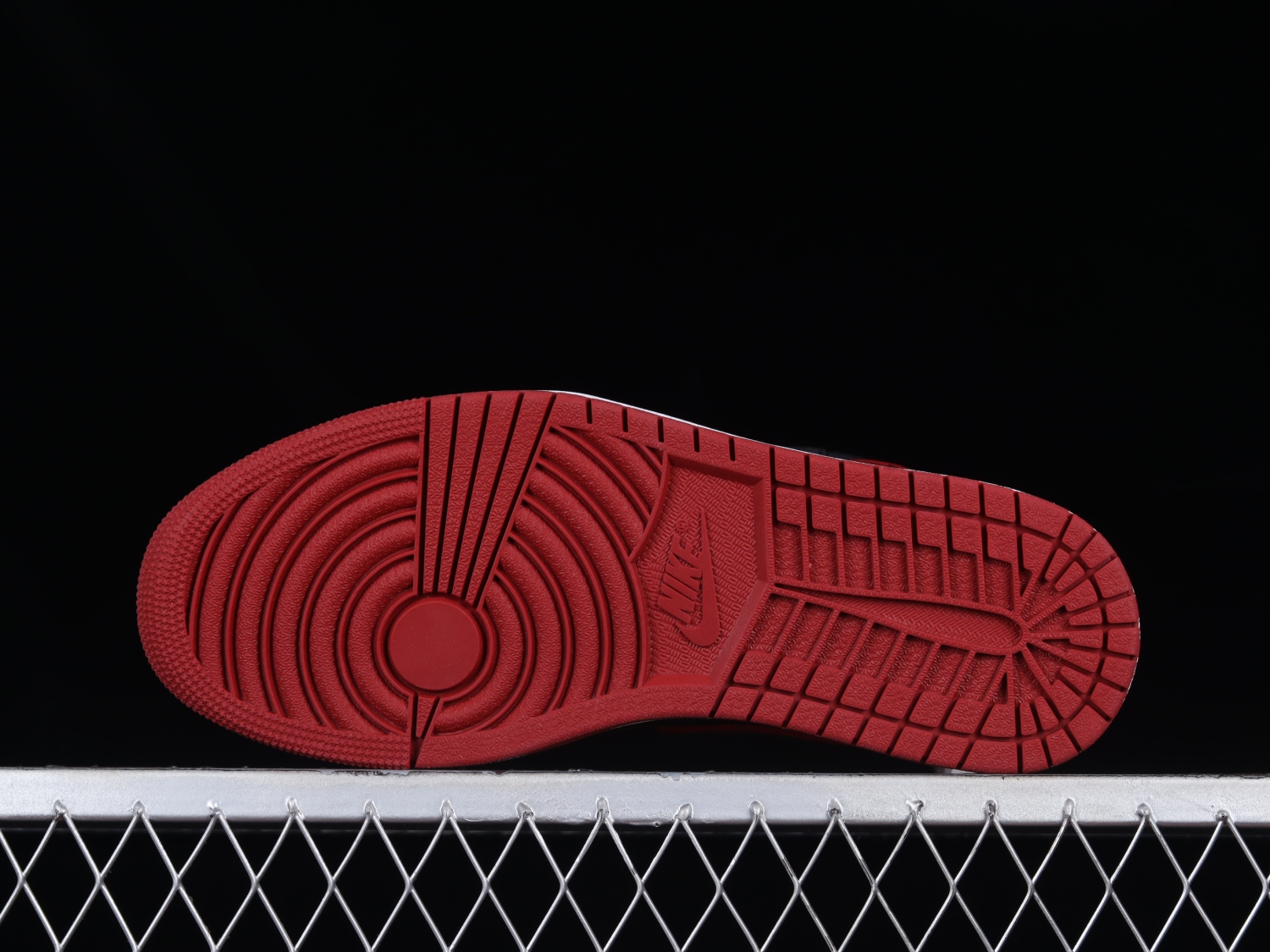 Jordan 1 Retro Bred  Banned  (2016) 555088-001