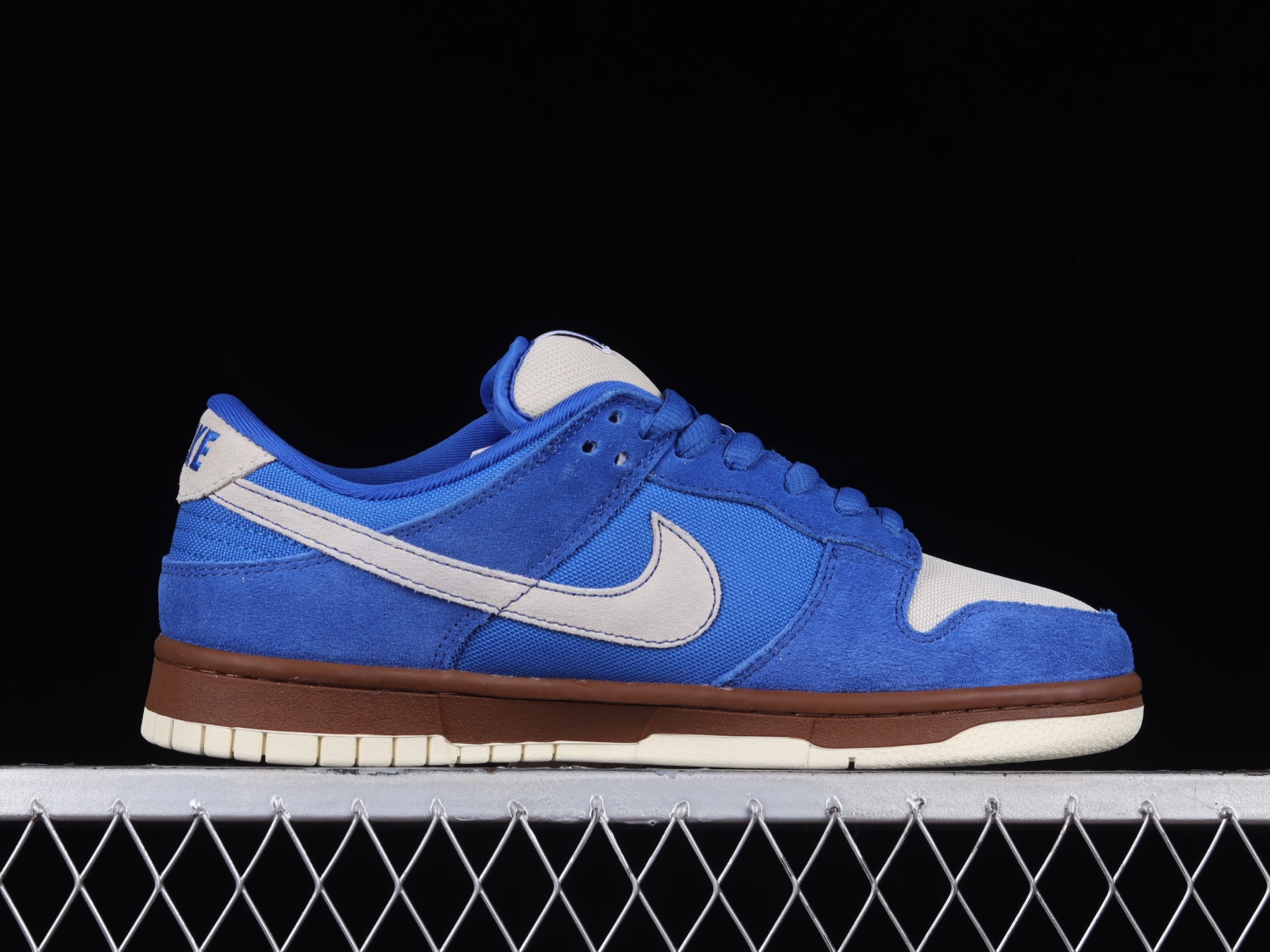 Nike SB Dunk Low Gold Rail 304292-472