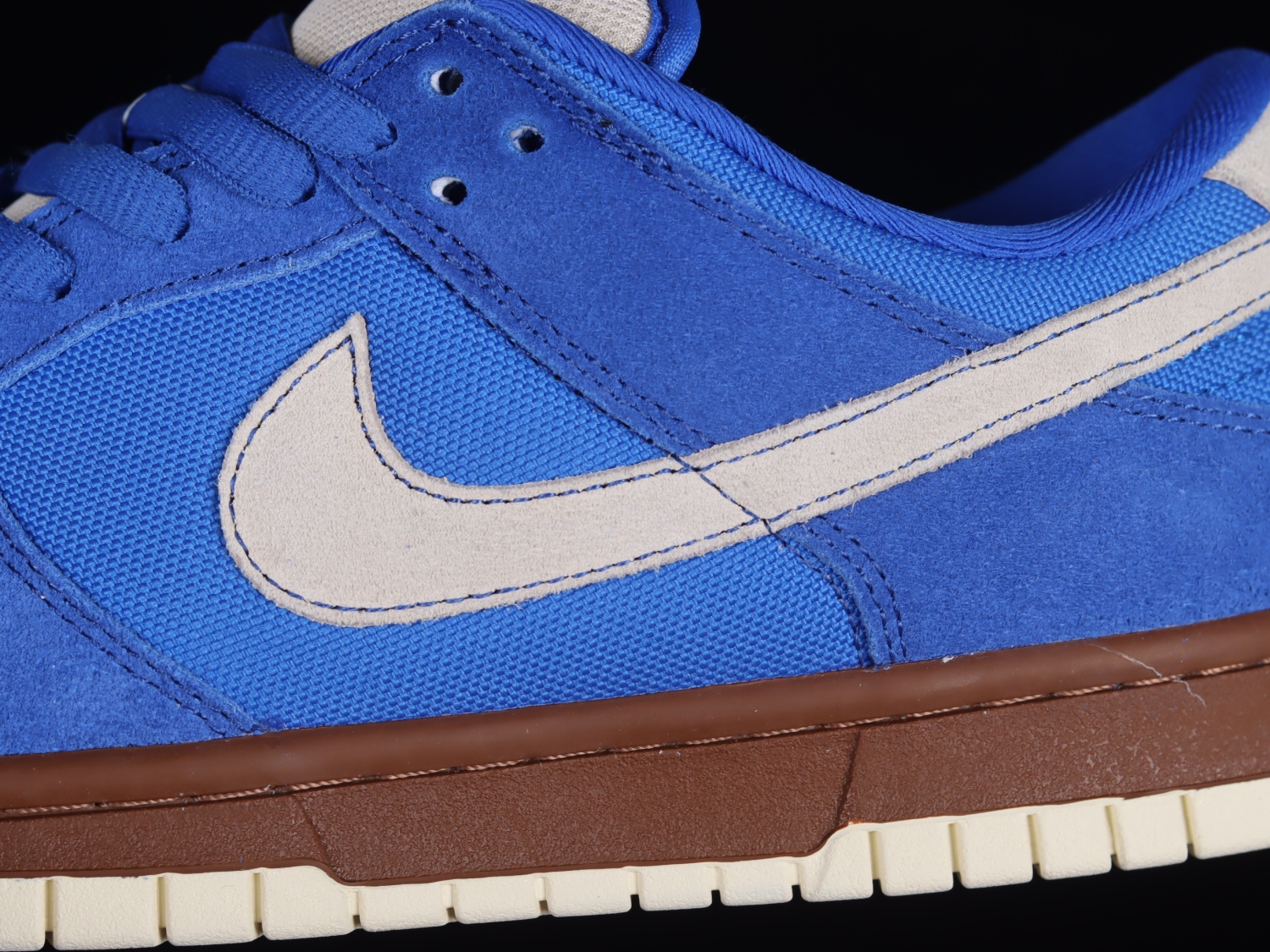Nike SB Dunk Low Gold Rail 304292-472