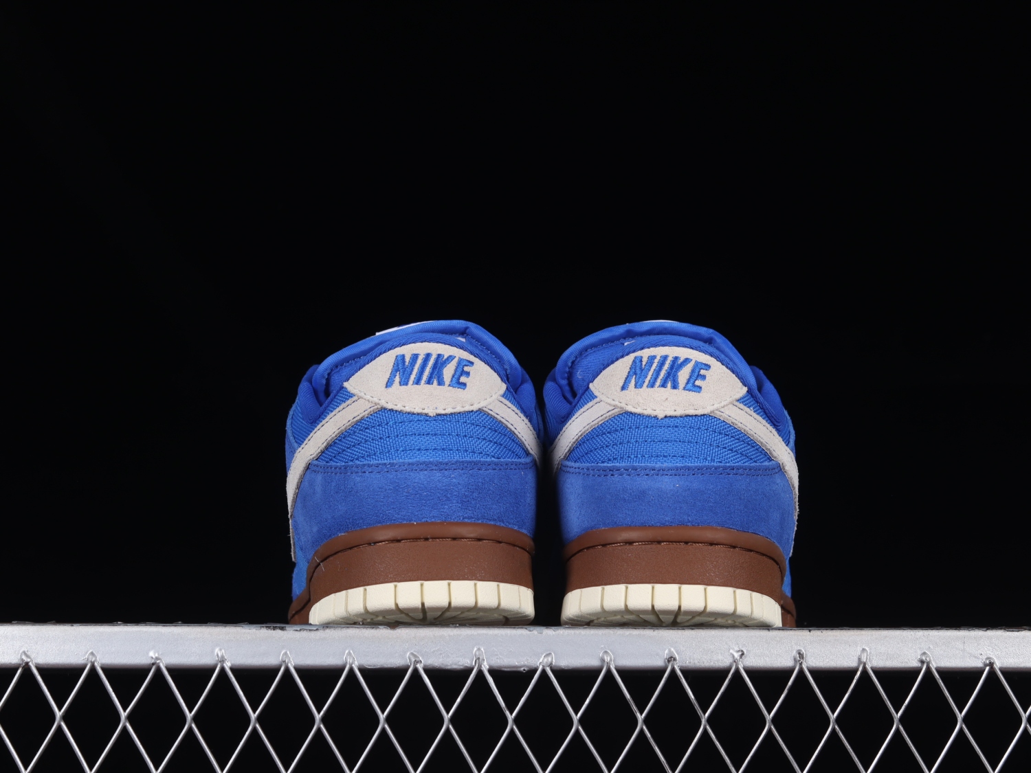 Nike SB Dunk Low Gold Rail 304292-472