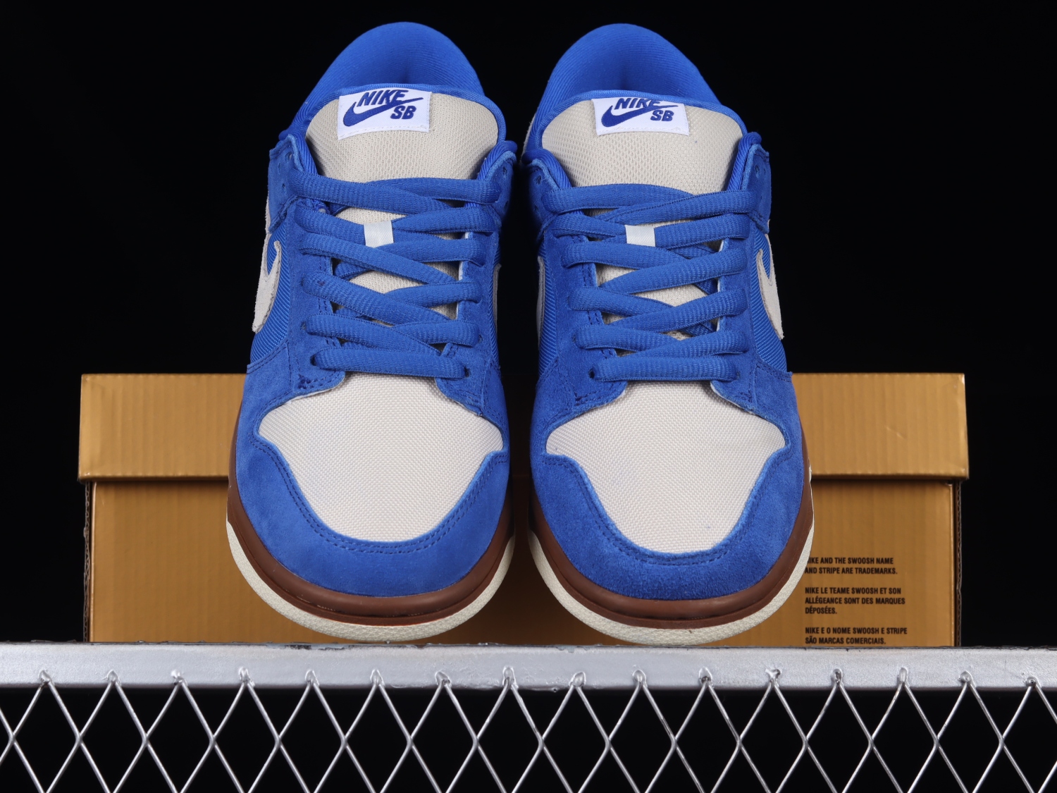Nike SB Dunk Low Gold Rail 304292-472
