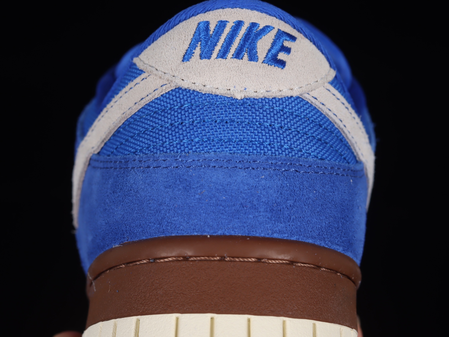Nike SB Dunk Low Gold Rail 304292-472