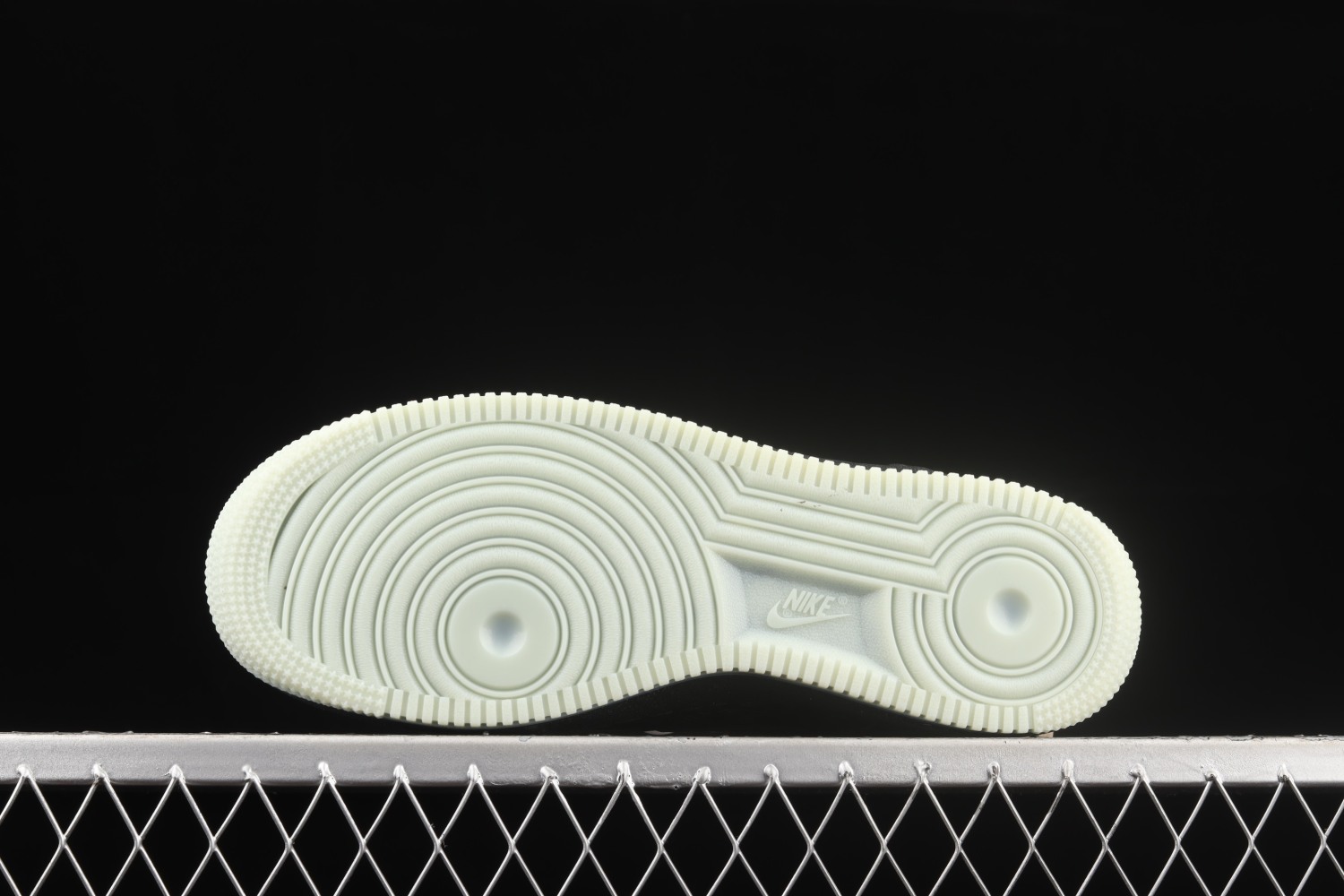 Nike Air Force 1 Low Computer Chip Space Jam DH5354-001