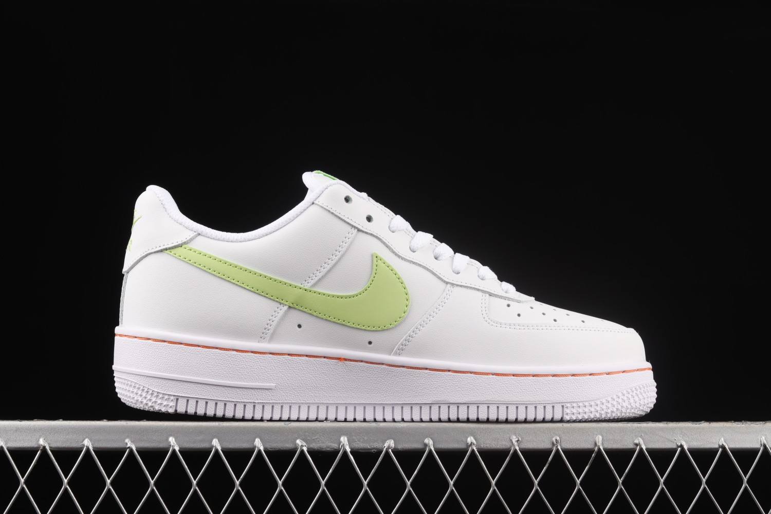 Nike Air Force 1 LV8 DN8000-100