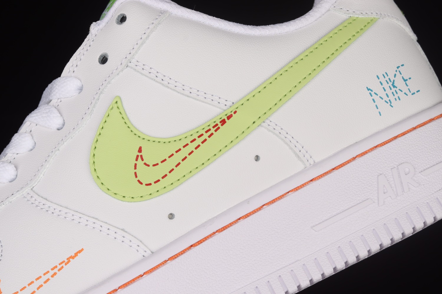 Nike Air Force 1 LV8 DN8000-100