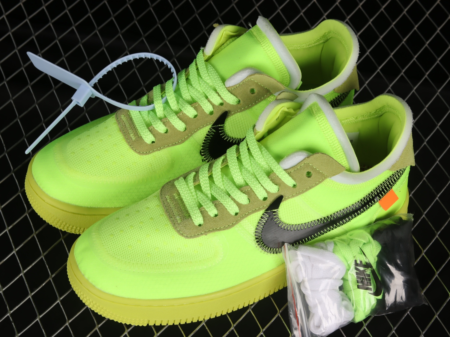 Nike Air Force 1 Low Off-White Volt AO4606-700