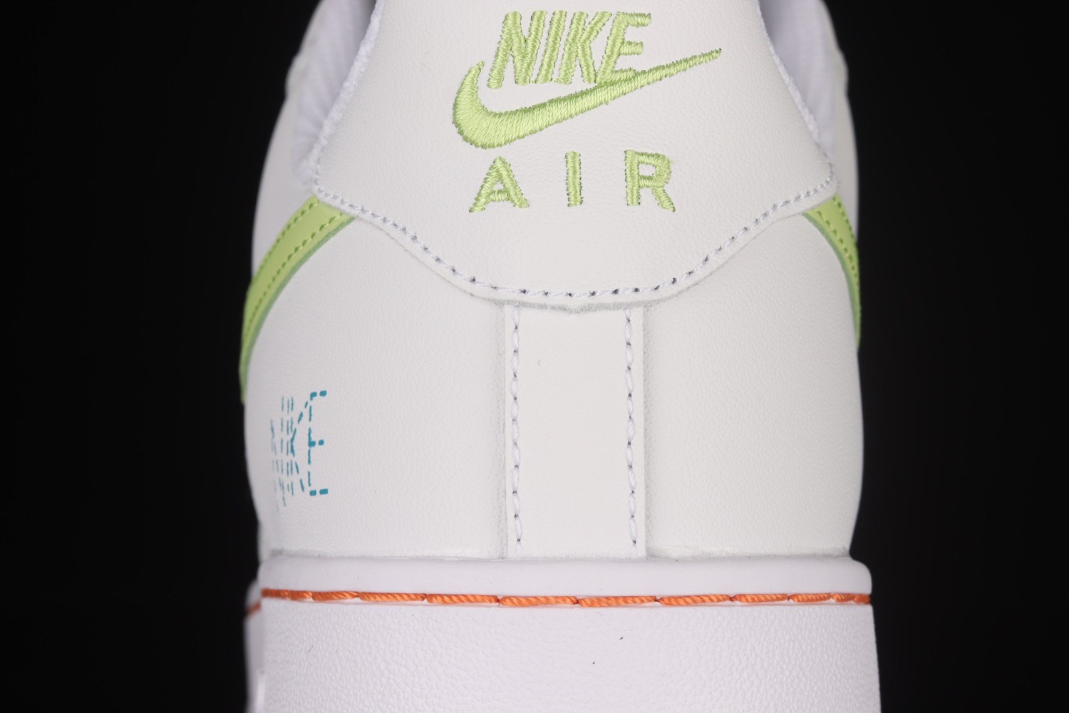 Nike Air Force 1 LV8 DN8000-100