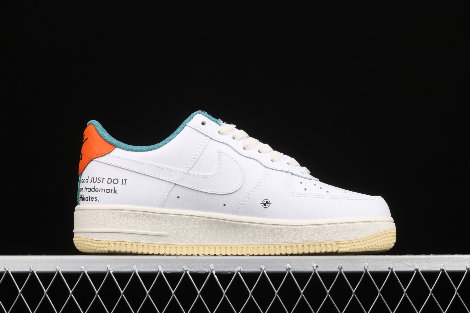 Nike Air Force 1 Low 