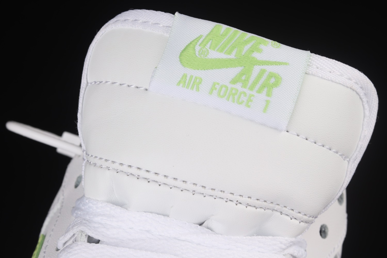 Nike Air Force 1 LV8 DN8000-100