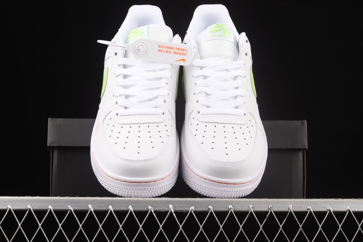 Nike Air Force 1 LV8 DN8000-100