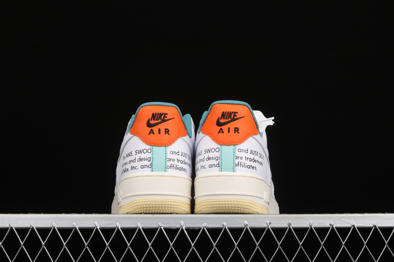 Nike Air Force 1 Low 