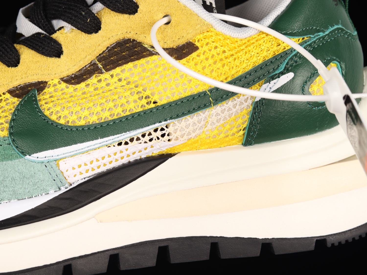 Nike Vaporwaffle sacai Tour Yellow Stadium Green CV1363-700
