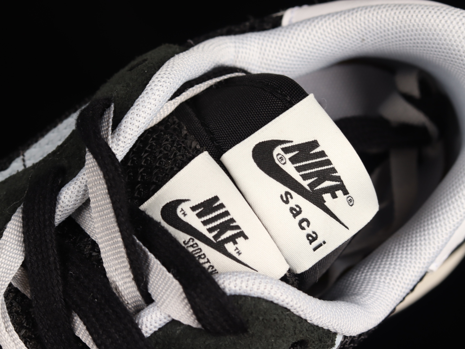 Nike Vaporwaffle sacai Black White CV1363-001