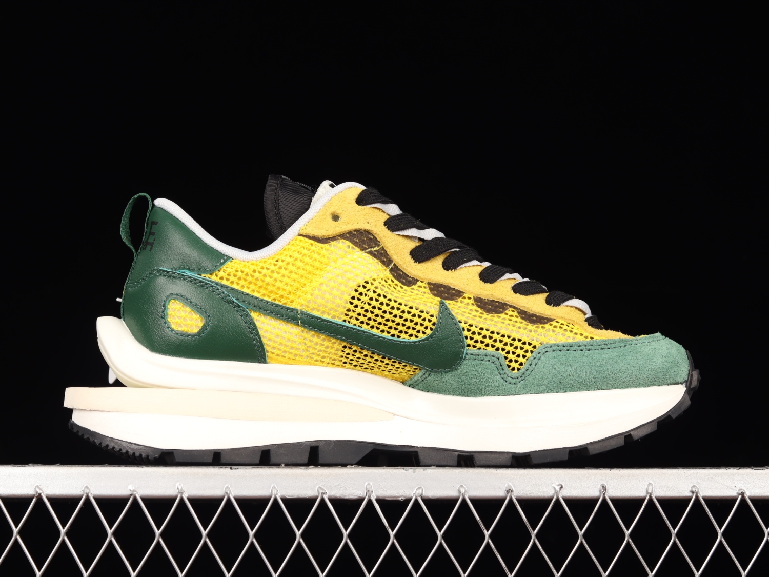 Nike Vaporwaffle sacai Tour Yellow Stadium Green CV1363-700