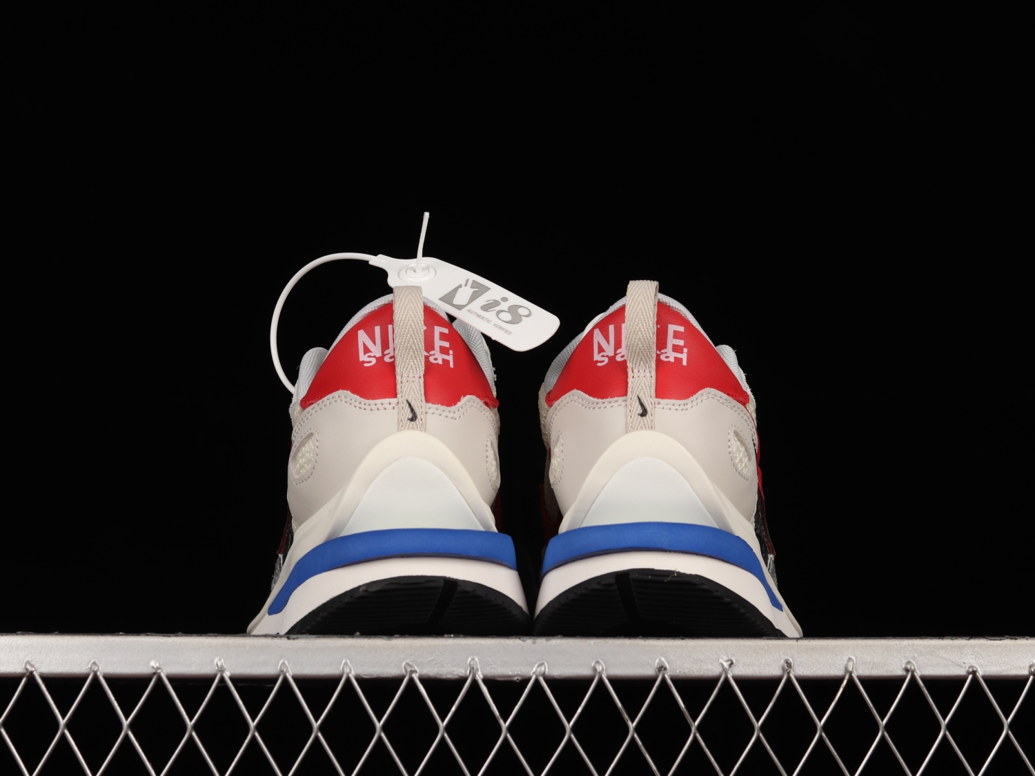 Nike Vaporwaffle sacai Sport Fuchsia Game Royal CV1363-100