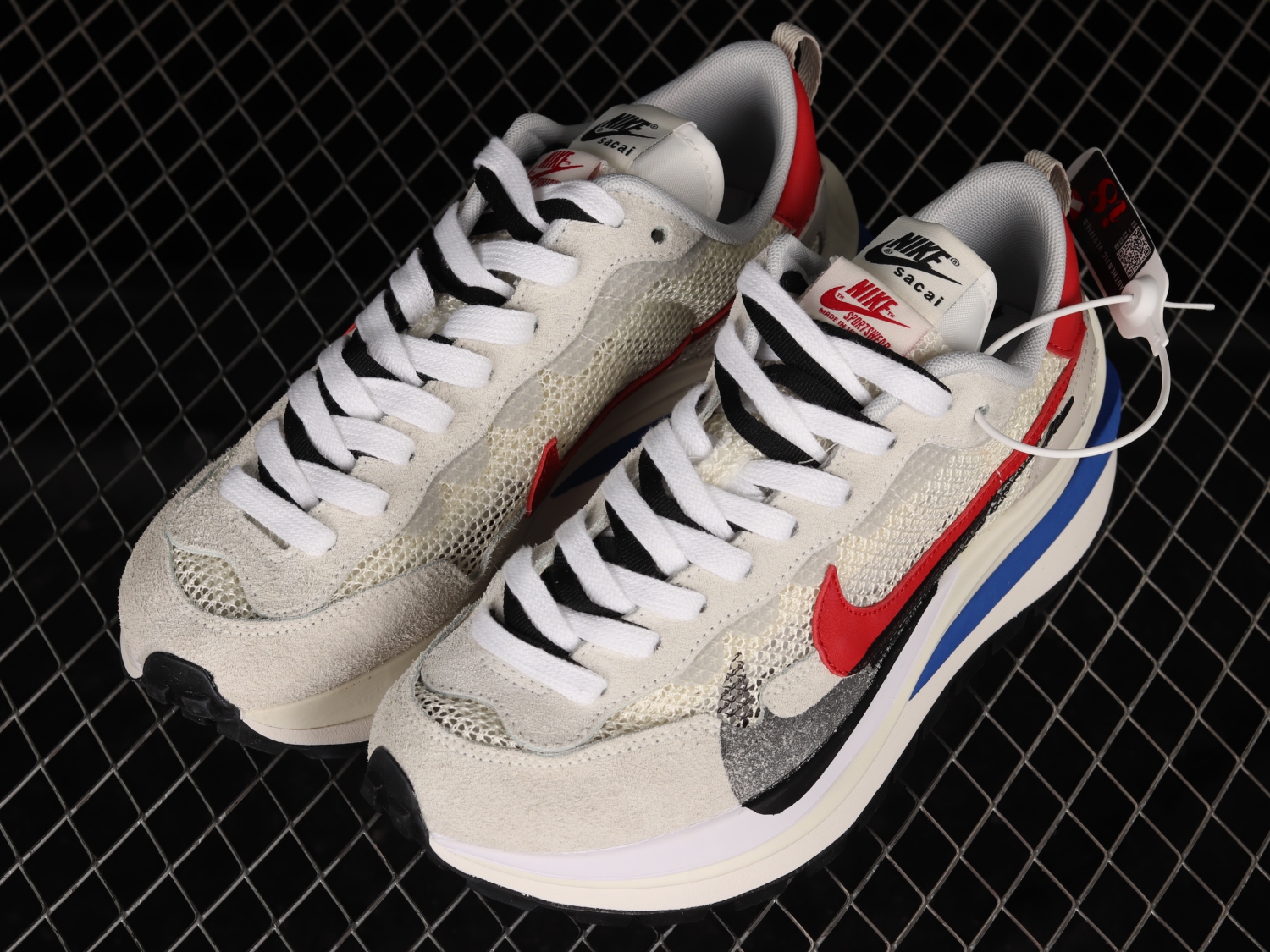 Nike Vaporwaffle sacai Sport Fuchsia Game Royal CV1363-100