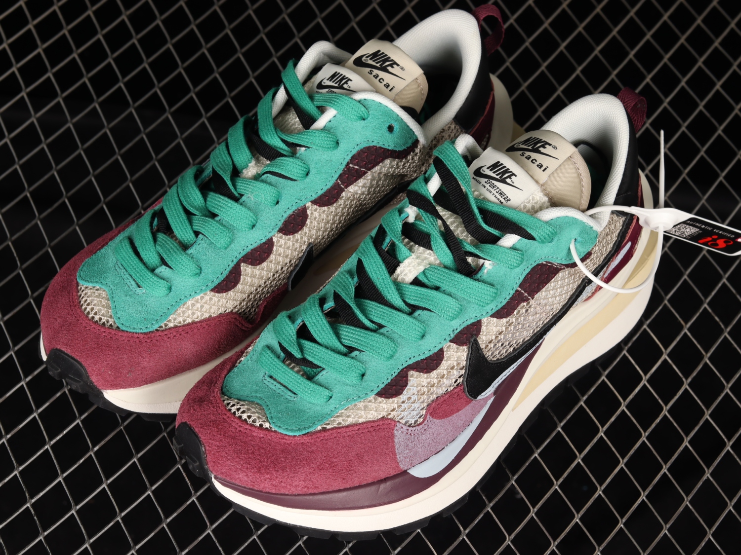 Sacai X Nike Ldwaffle Sacal Wine Red Green White DD3035-200