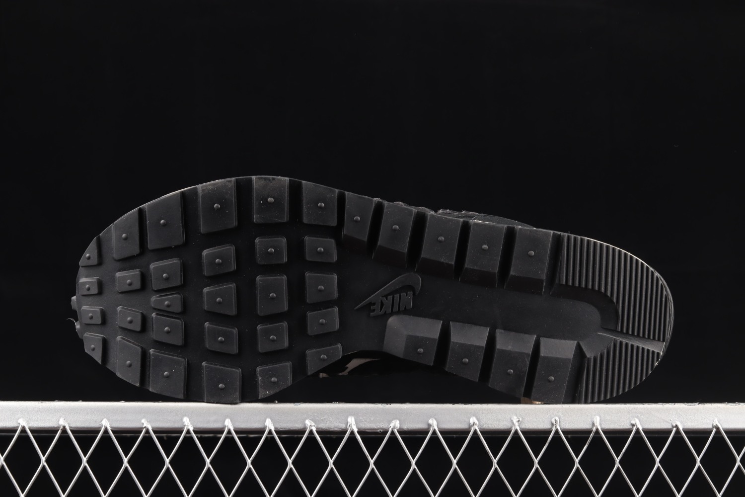 Nike Vaporwaffle sacai Jean Paul Gaultier Black White DH9186-001