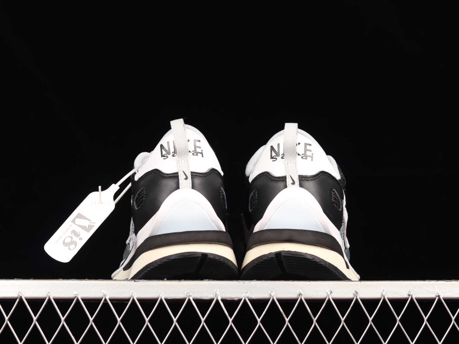 Nike Vaporwaffle sacai Black White CV1363-001