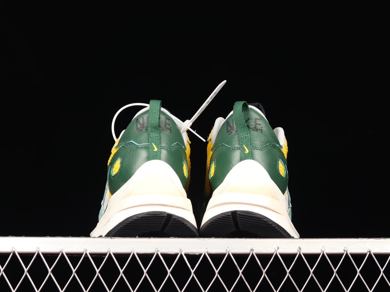Nike Vaporwaffle sacai Tour Yellow Stadium Green CV1363-700