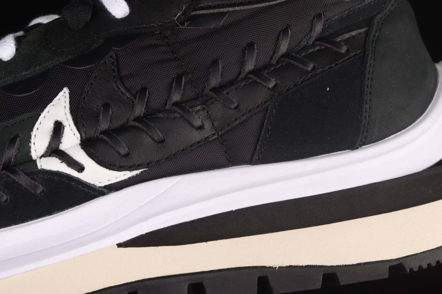 Nike Vaporwaffle sacai Jean Paul Gaultier Black White DH9186-001