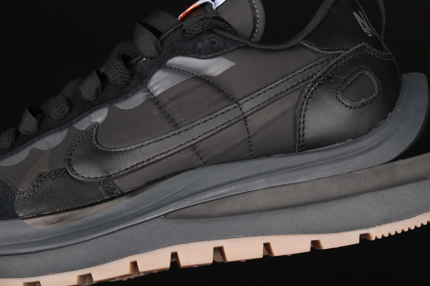 Nike Vaporwaffle sacai Black Gum DD1875-001