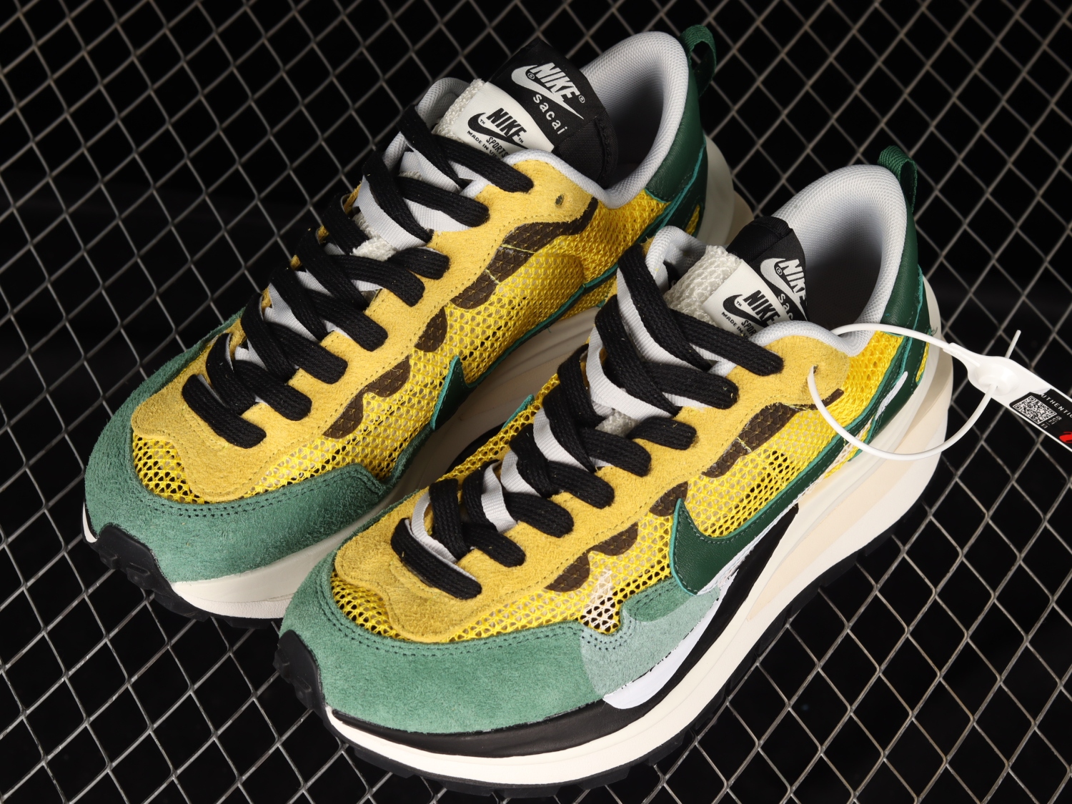 Nike Vaporwaffle sacai Tour Yellow Stadium Green CV1363-700