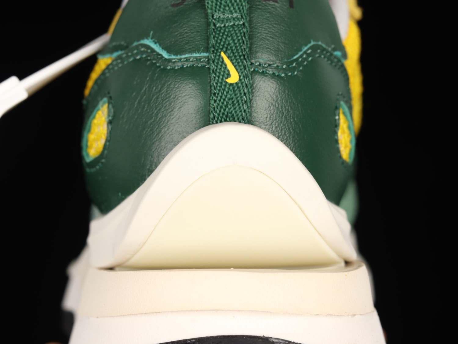 Nike Vaporwaffle sacai Tour Yellow Stadium Green CV1363-700