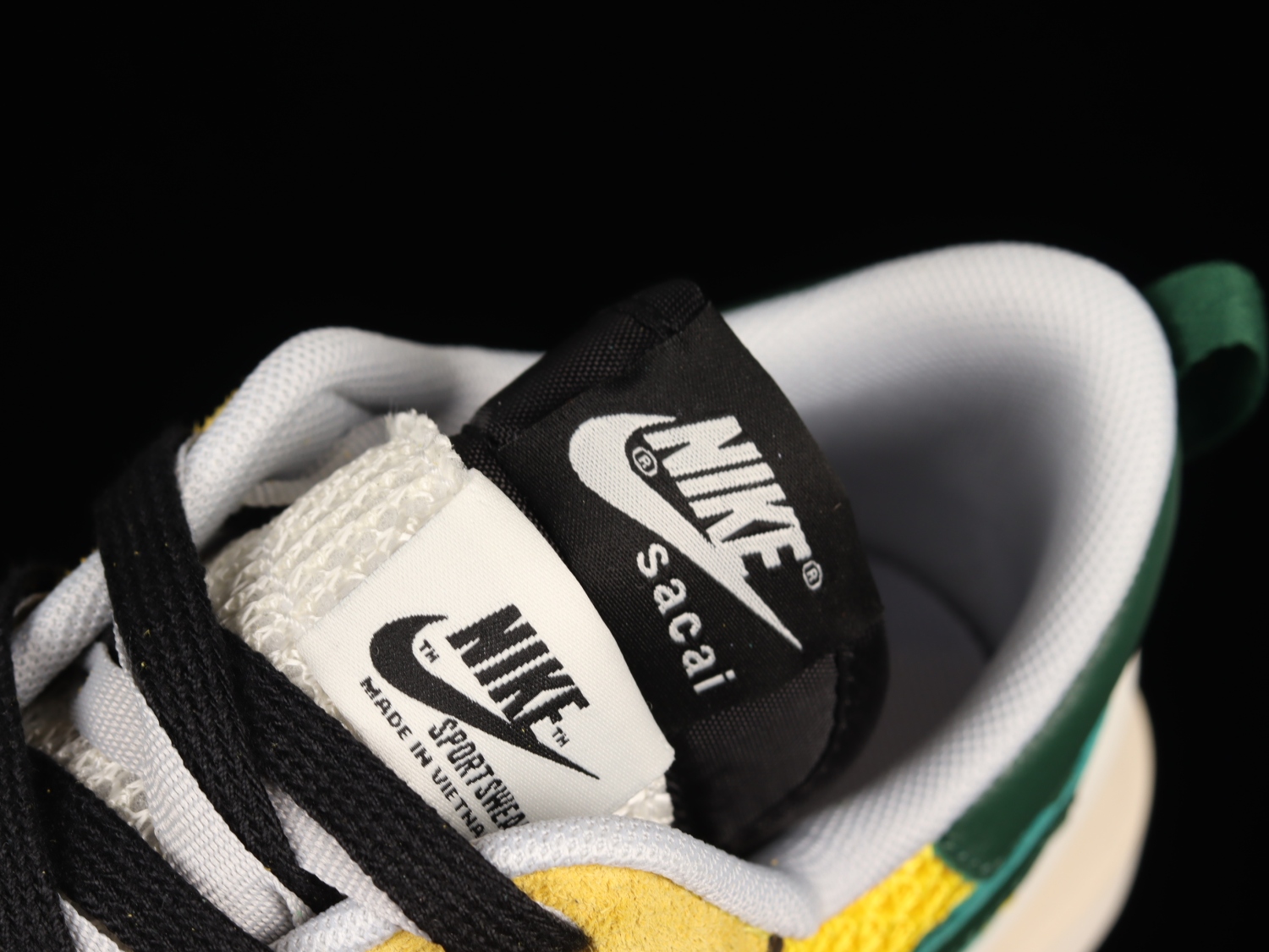 Nike Vaporwaffle sacai Tour Yellow Stadium Green CV1363-700
