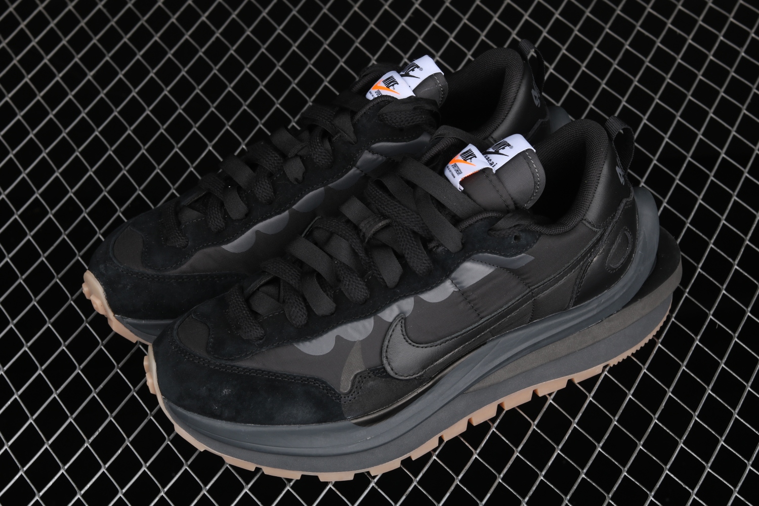 Nike Vaporwaffle sacai Black Gum DD1875-001