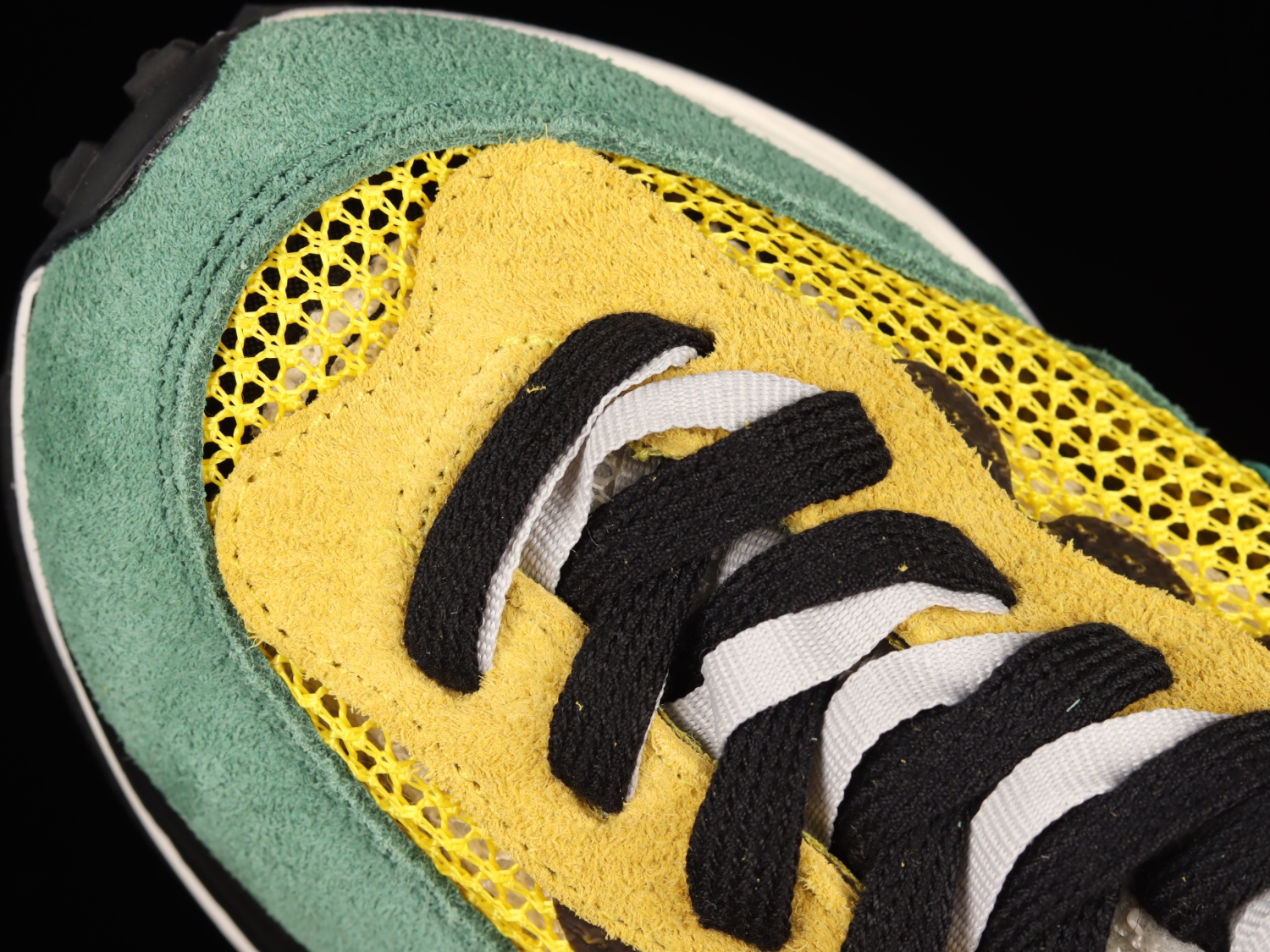 Nike Vaporwaffle sacai Tour Yellow Stadium Green CV1363-700