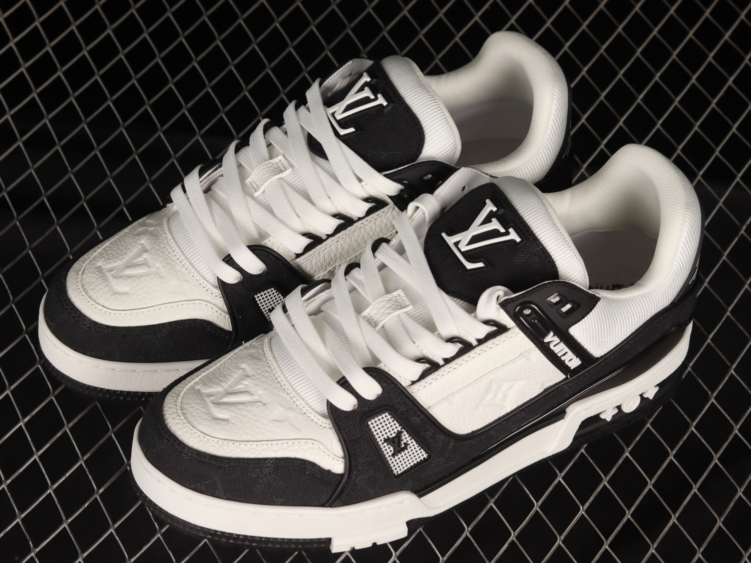 Lo**s Vu**ton LV Trainer White Black 1A9JGB/1A9JG3