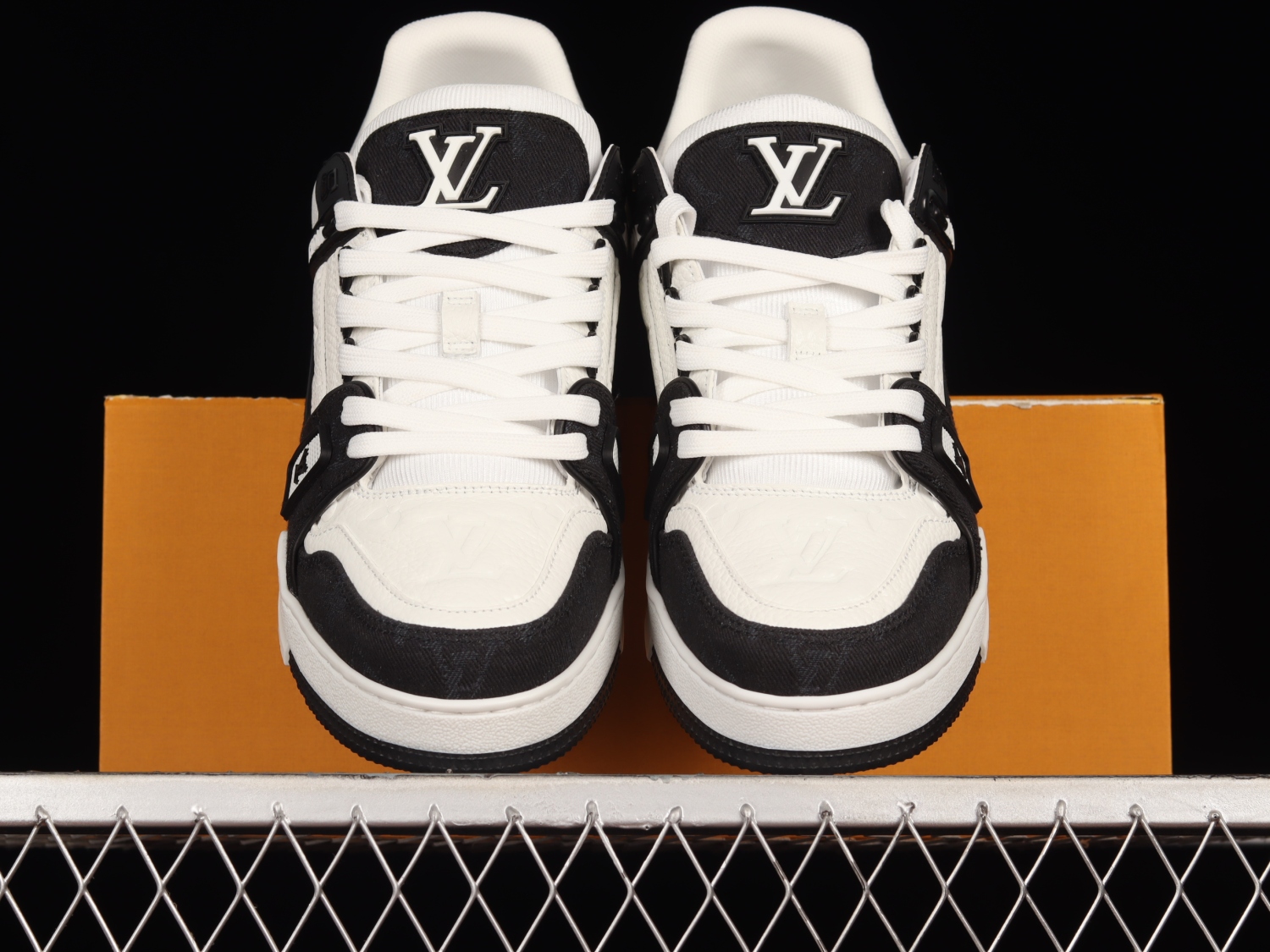 Lo**s Vu**ton LV Trainer White Black 1A9JGB/1A9JG3