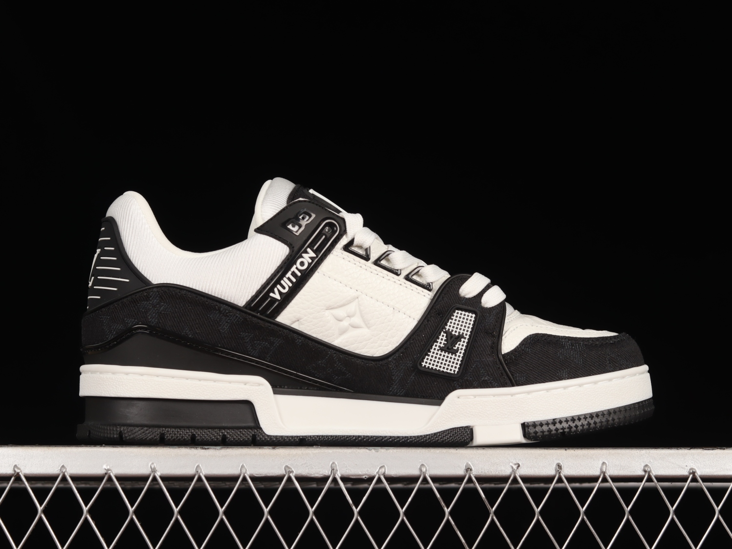 Lo**s Vu**ton LV Trainer White Black 1A9JGB/1A9JG3