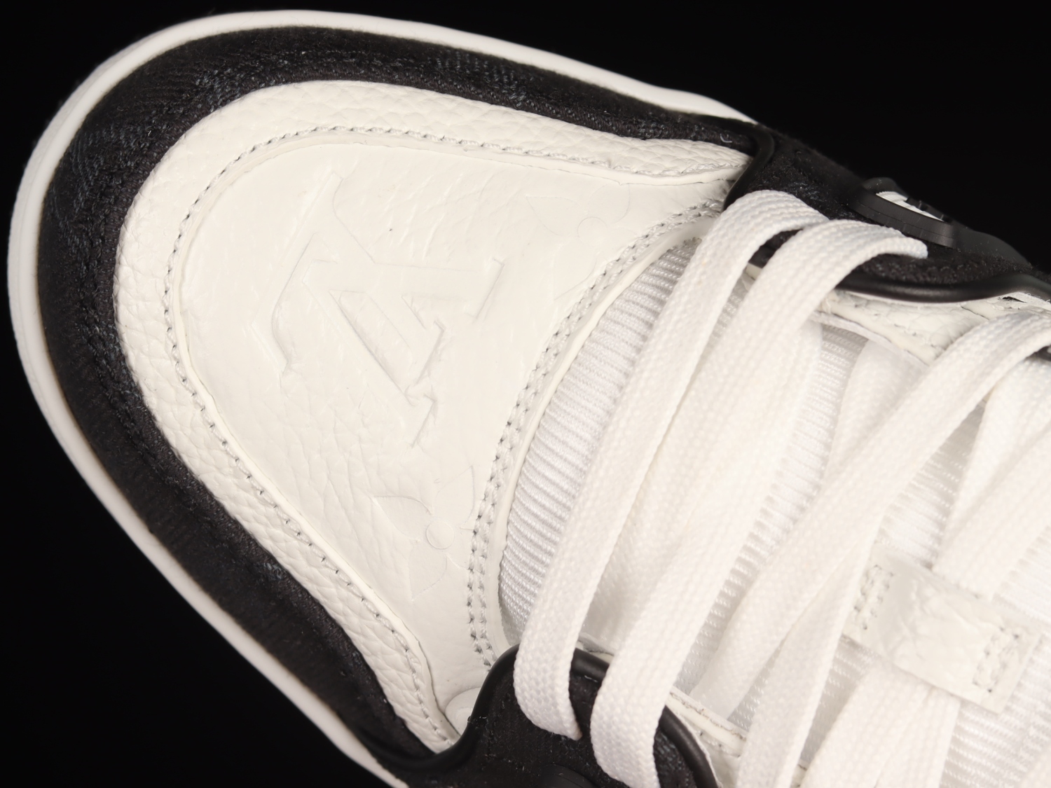 Lo**s Vu**ton LV Trainer White Black 1A9JGB/1A9JG3