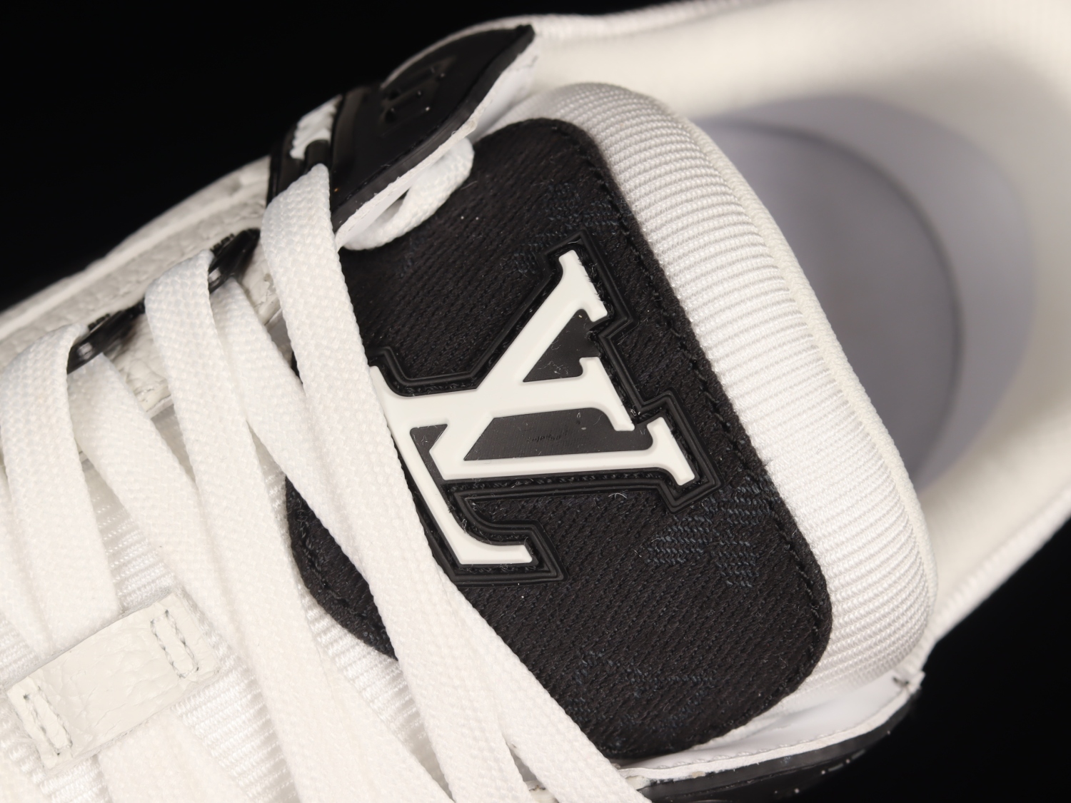 Lo**s Vu**ton LV Trainer White Black 1A9JGB/1A9JG3